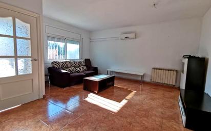 Living room of Single-family semi-detached for sale in Parets del Vallès  with Air Conditioner, Heating and Parquet flooring