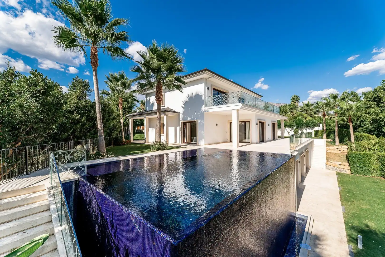 Villa mit Pool zum Verkauf in Nueva Andalucía, imagen 2