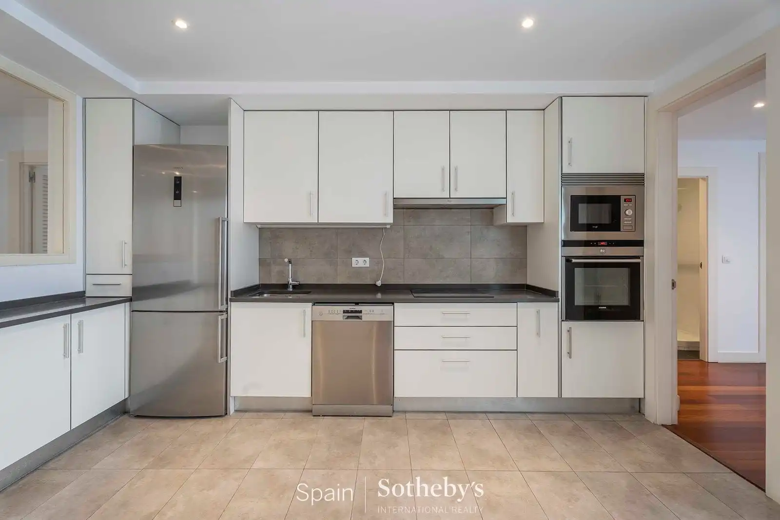 Apartament de lloguer a Plaza de Santa Bárbara, Justicia - Chueca