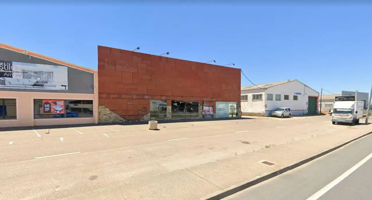 Vista exterior de Nave industrial en venta en Roales