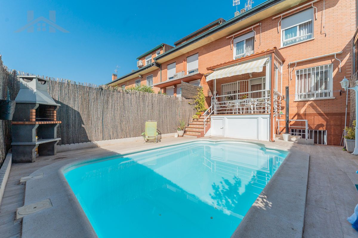 Swimming pool of House or chalet for sale in Móstoles  with Terrace, Swimming Pool and Furnished