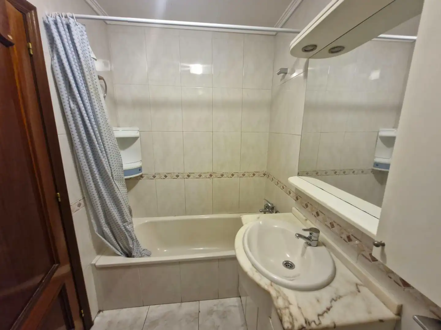 Bany de Apartament en venda en Barbadás amb Calefacció, Parquet i Moblat