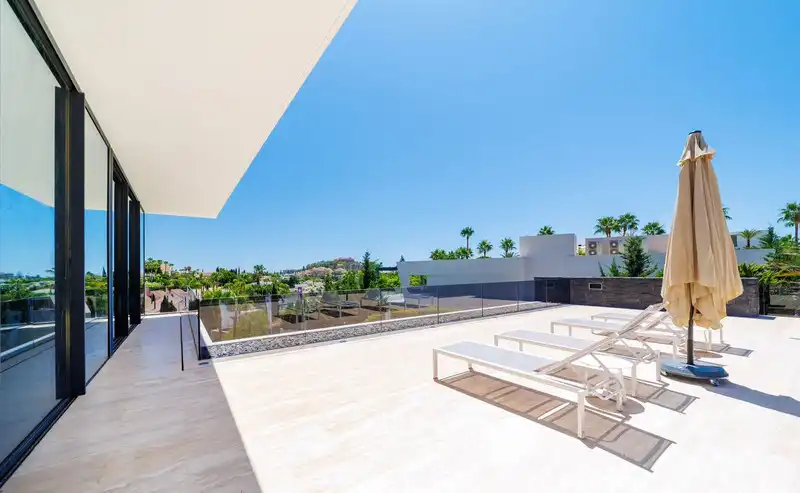 Casa con terraza en alquiler en Nueva Andalucía, imagen 4