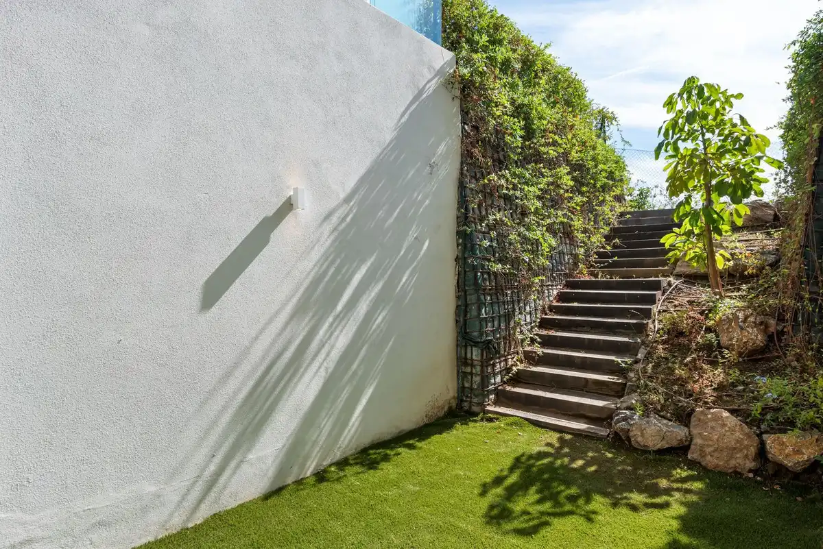 Jardí de Pis en venda en Benahavís amb Aire condicionat, Terrassa i Moblat