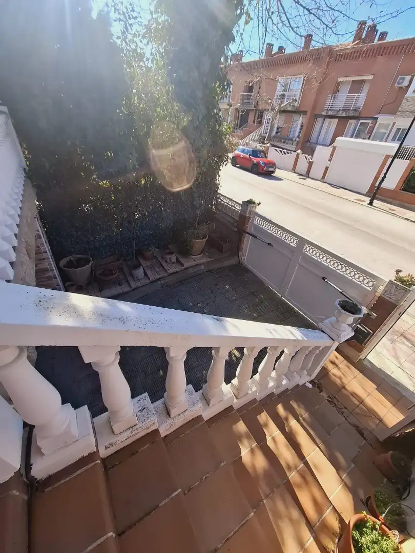 Vista exterior de Casa adosada en venta en Villaviciosa de Odón con Aire acondicionado, Calefacción y Jardín privado