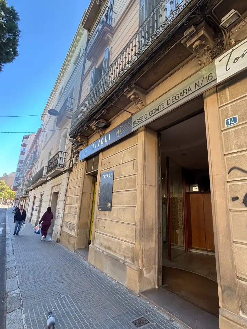 Erdgeschoss zum Verkauf in Terrassa mit Klimaanlage, Heizung und Privatgarten