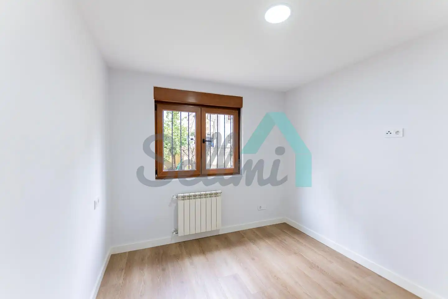 Dormitori de Casa adosada de lloguer en Oviedo  amb Calefacció, Jardí privat i Parquet