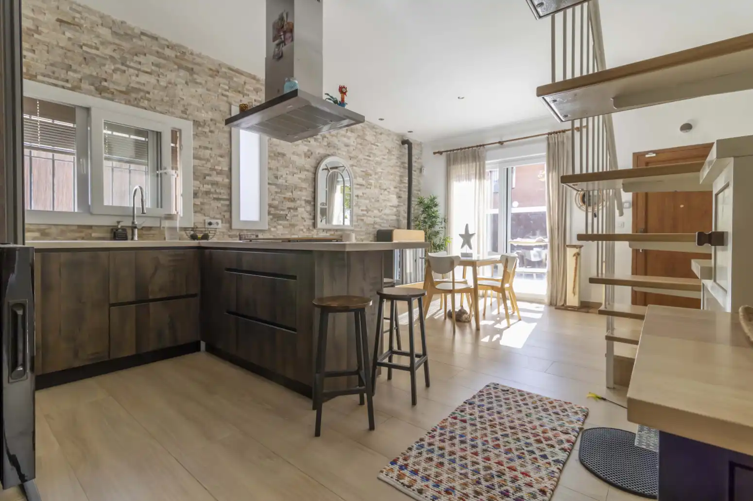 Cocina de Casa adosada en venta en Sevilla con Aire acondicionado, Trastero y Piscina
