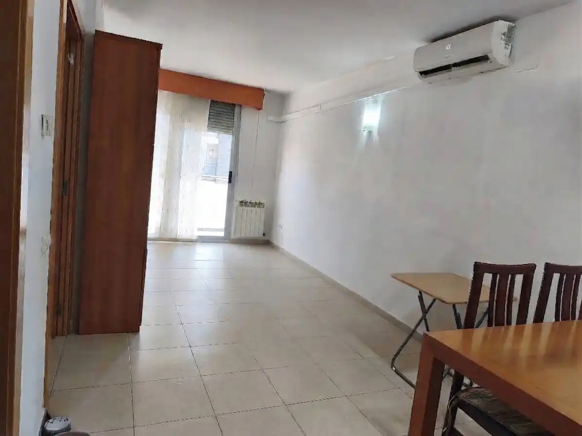 Dormitori de Pis en venda en Sant Boi de Llobregat amb Aire condicionat i Balcó