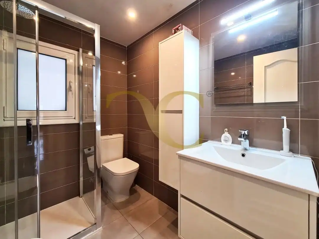 Badezimmer von Wohnung zum Verkauf in Gijón  mit Heizung, Terrasse und Abstellraum