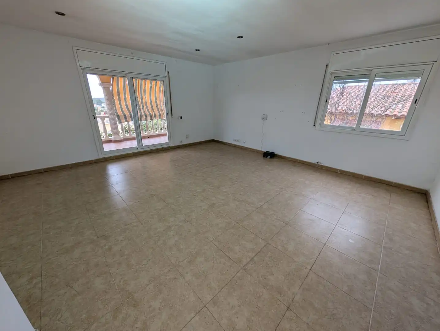 Sala d'estar de Casa o xalet en venda en El Vendrell amb Jardí privat