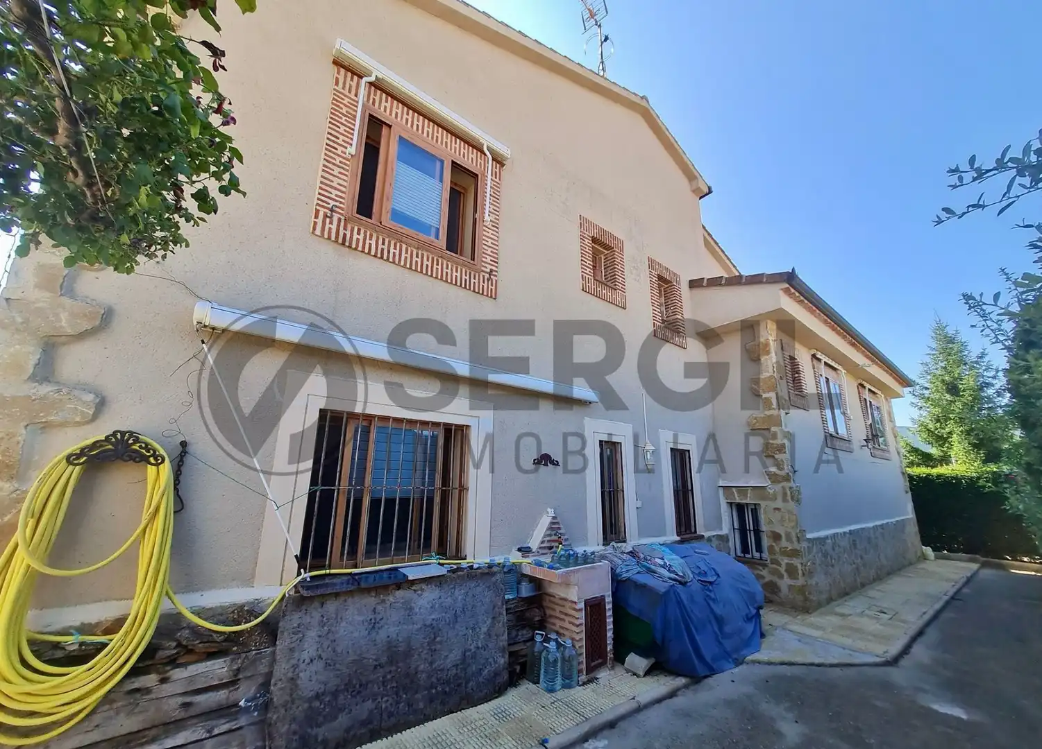 Vista exterior de Casa o chalet en venta en Prádena con Calefacción y Jardín privado
