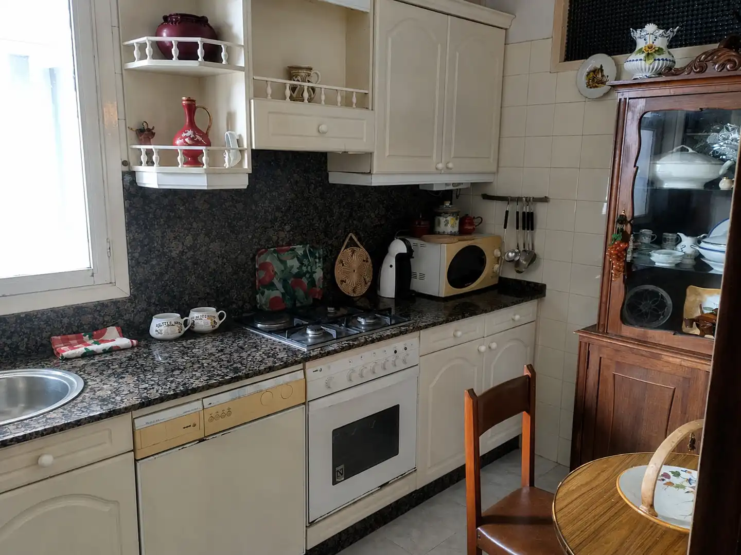 Cocina de Piso en venta en Cabanas con Terraza y Amueblado