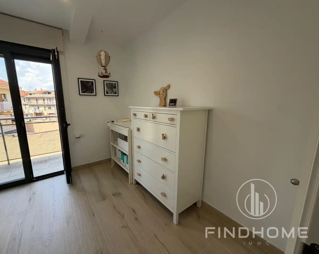 Schlafzimmer von Einfamilien-Reihenhaus zum Verkauf in Olot mit Klimaanlage, Heizung und Privatgarten