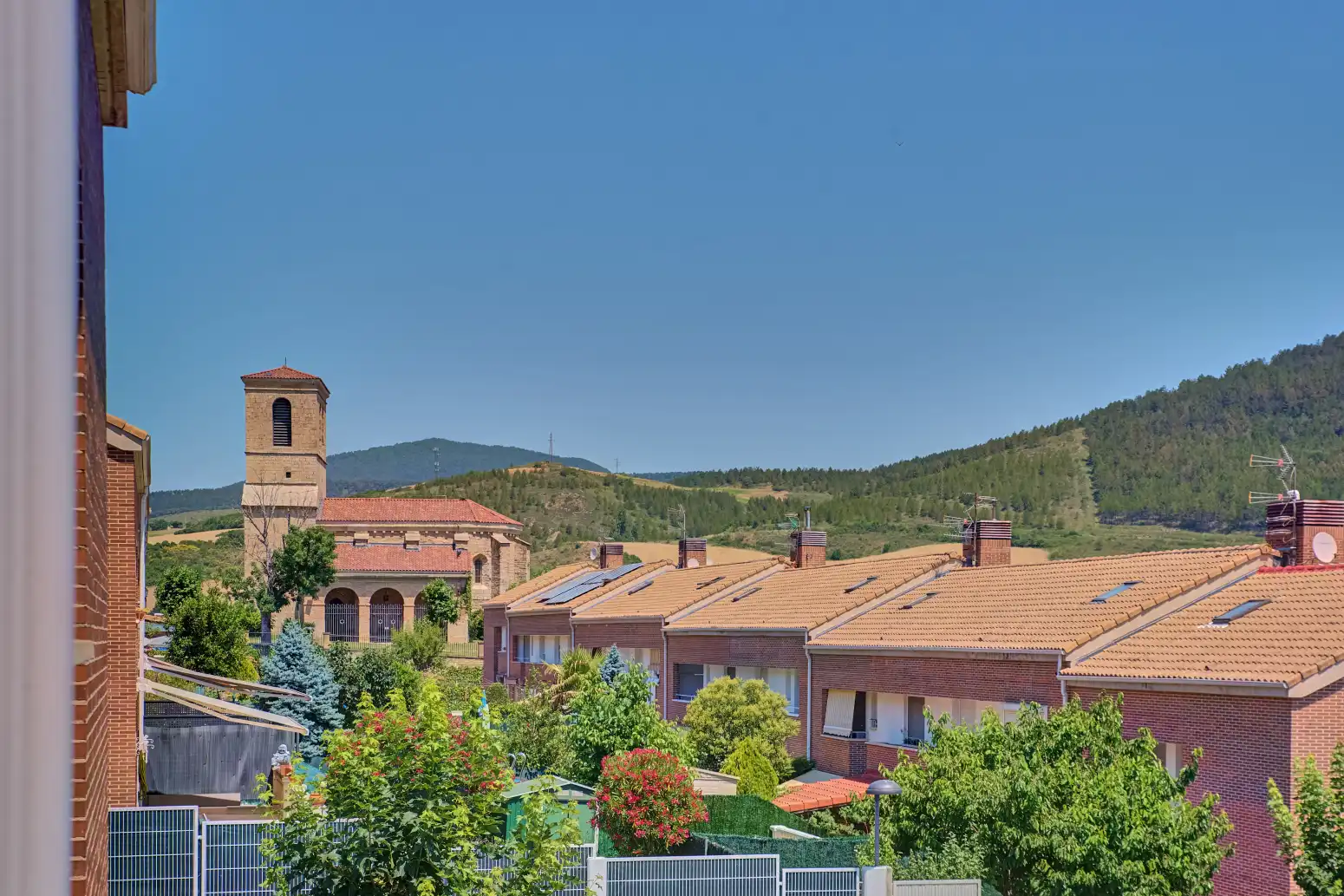 Vista exterior de Casa adosada en venta en Ezcabarte con Calefacción, Jardín privado y Parquet