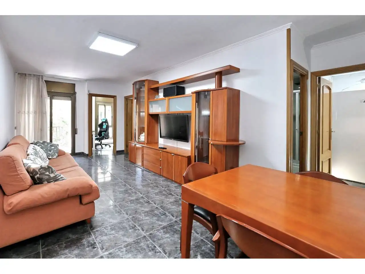 Living room of Flat for sale in Santa Coloma de Gramenet  with Furnished and Balcony