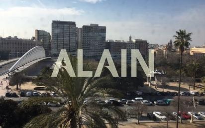 Vista exterior de Pis en venda en  Valencia Capital amb Aire condicionat, Terrassa i Balcó