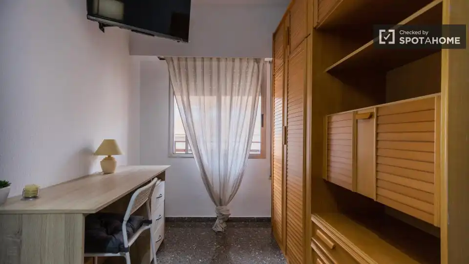 Room in Barrio de Benicalap
