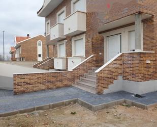 Exterior view of Single-family semi-detached for sale in Burguillos de Toledo