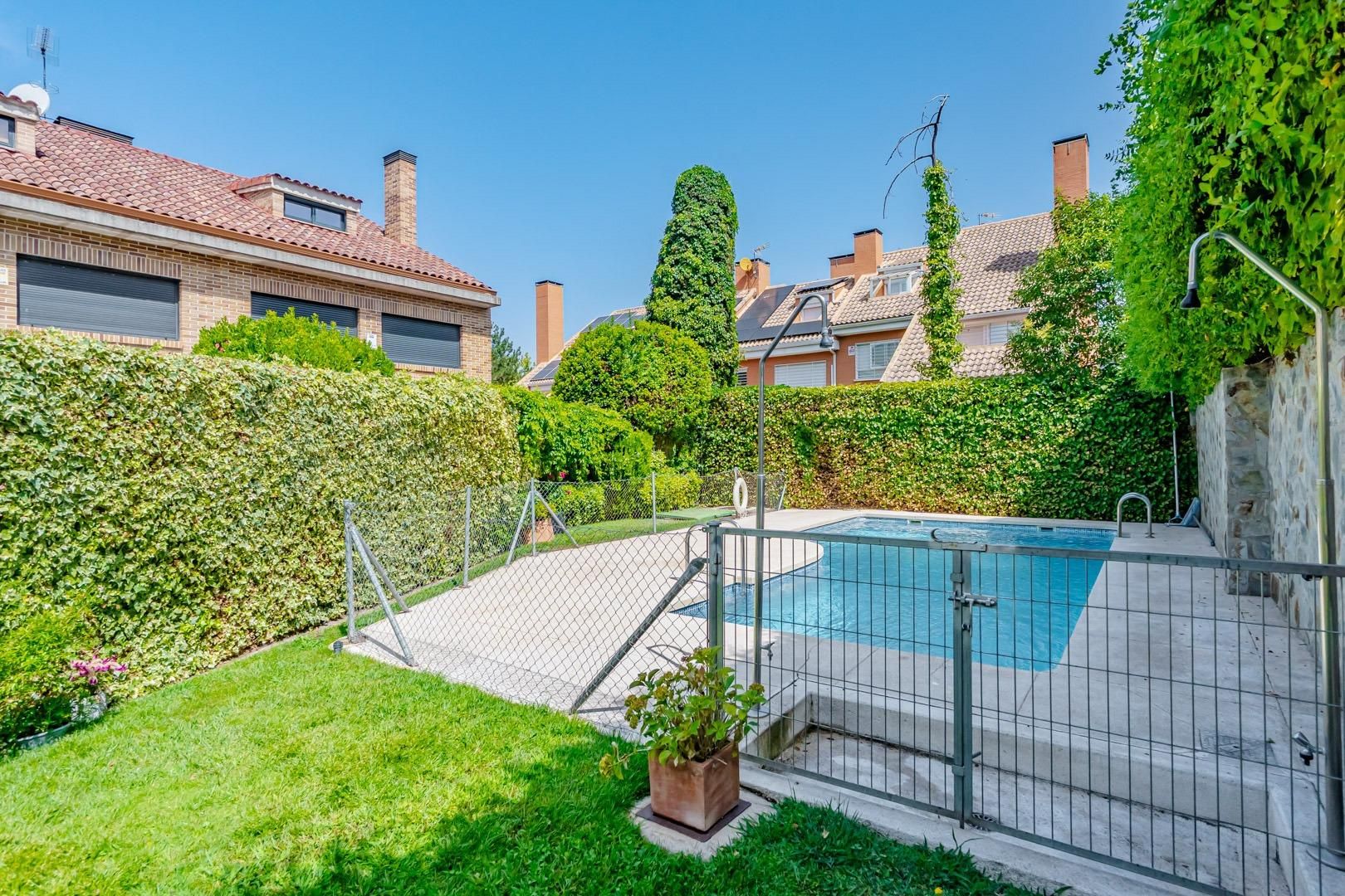 Garden of Single-family semi-detached for sale in Pozuelo de Alarcón  with Heating, Private garden and Terrace