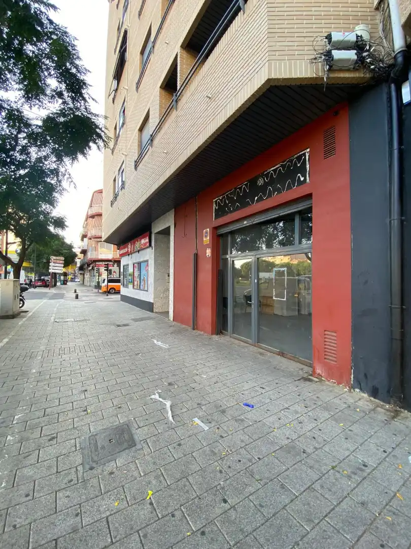 Local comercial en venda a Calle la Roda