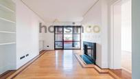 Living room of Attic to rent in  Madrid Capital  with Air Conditioner, Heating and Parquet flooring