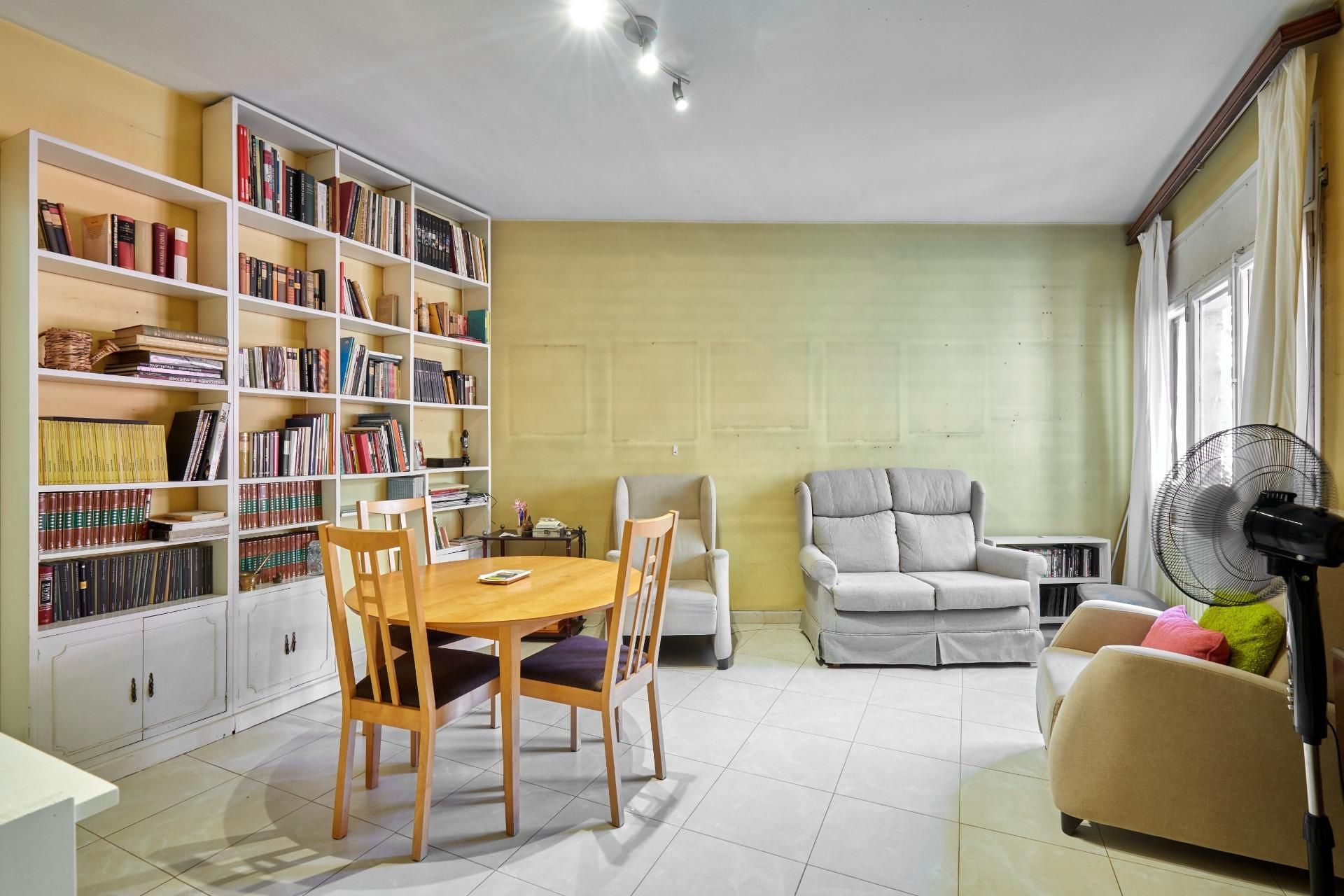 Living room of Flat for sale in  Barcelona Capital  with Heating, Terrace and Balcony