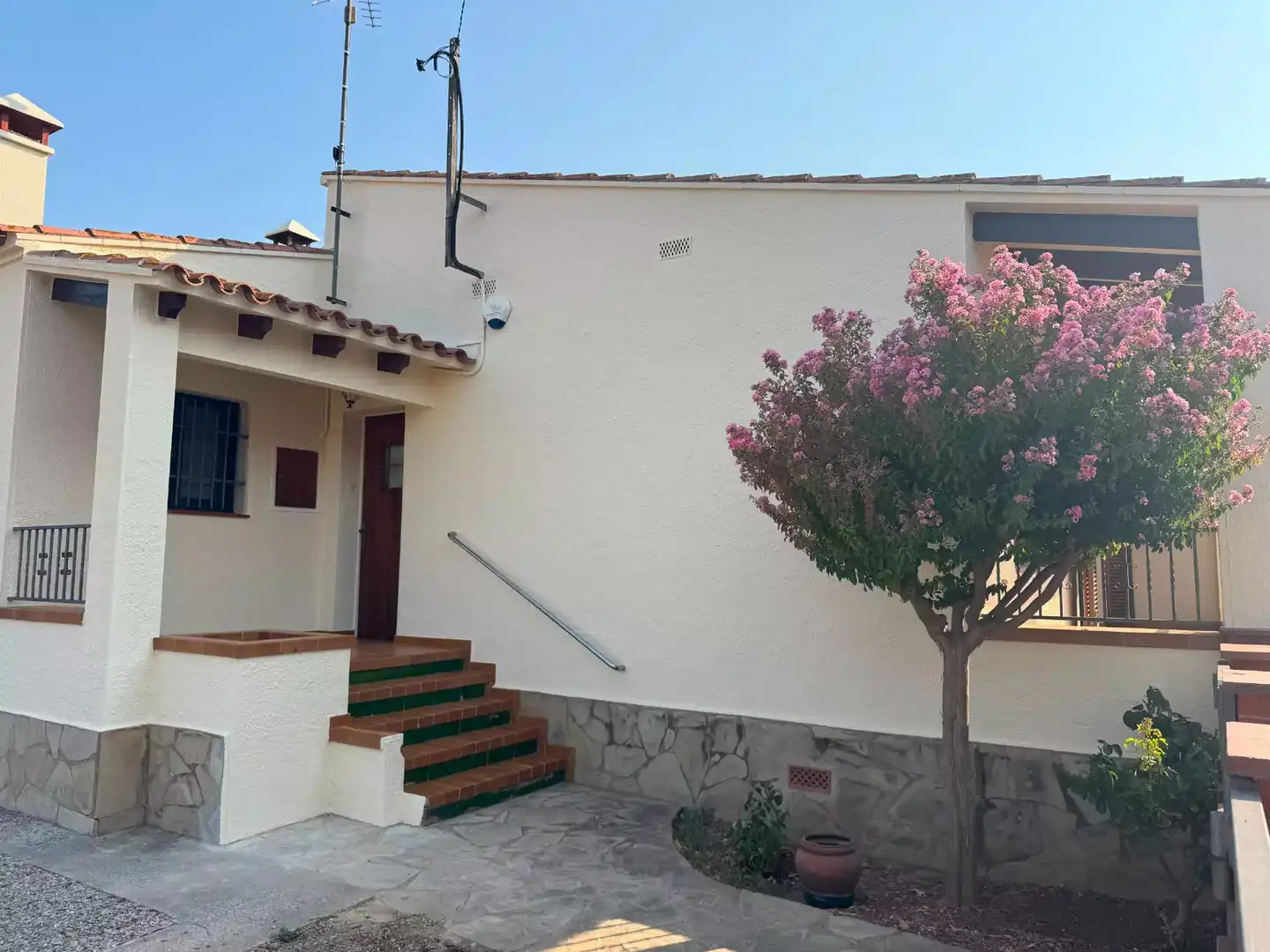 Exterior view of Houses for rent in Borrassà  with Air Conditioner, Heating and Terrace