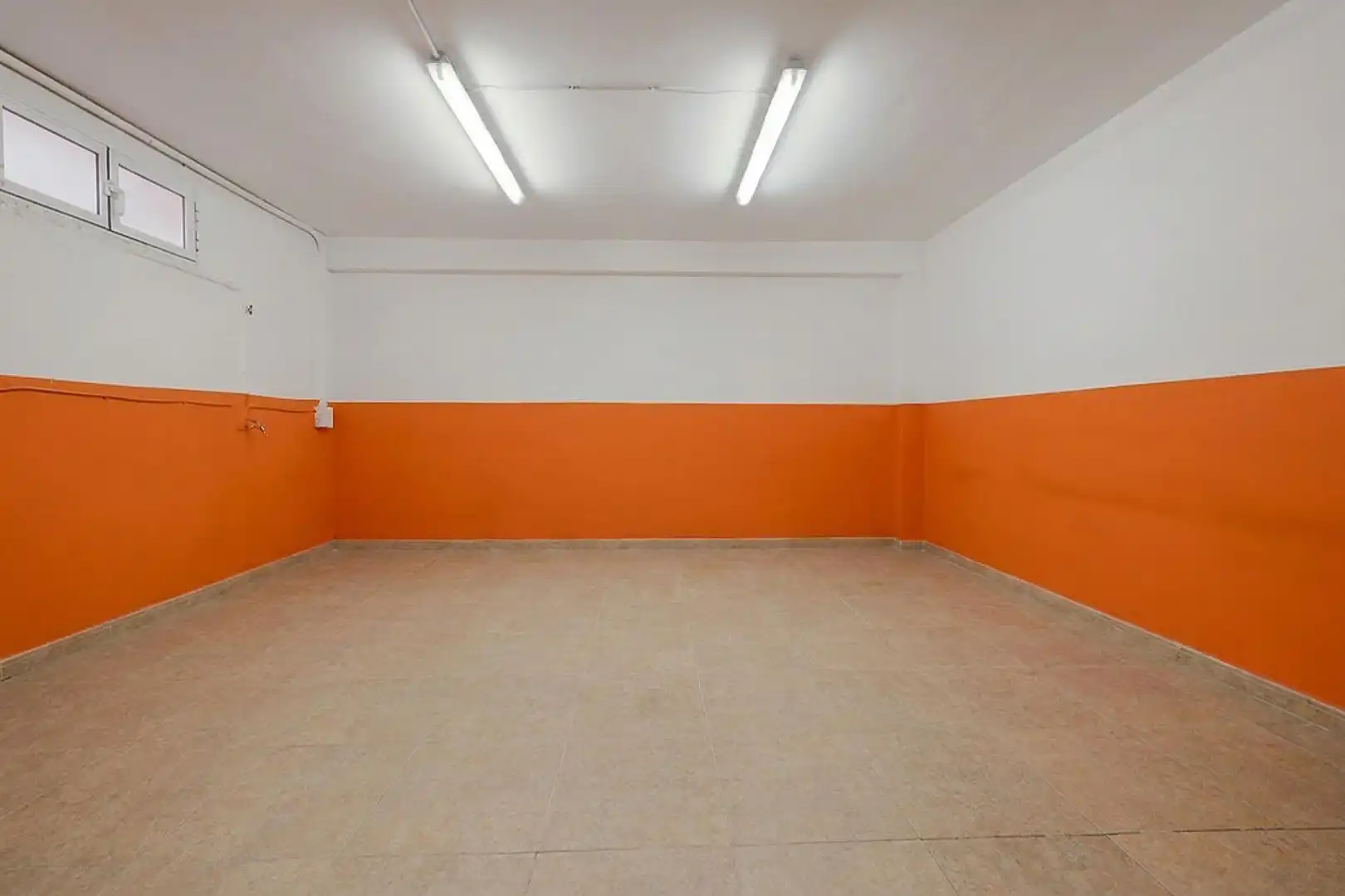 Casa adosada en venda en Dos Hermanas amb Aire condicionat, Calefacció i Jardí privat