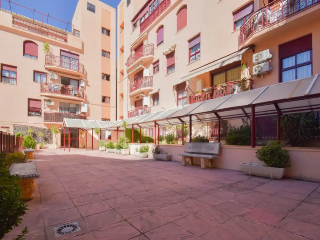 Vista exterior de Dúplex en venta en Granada con Piscina