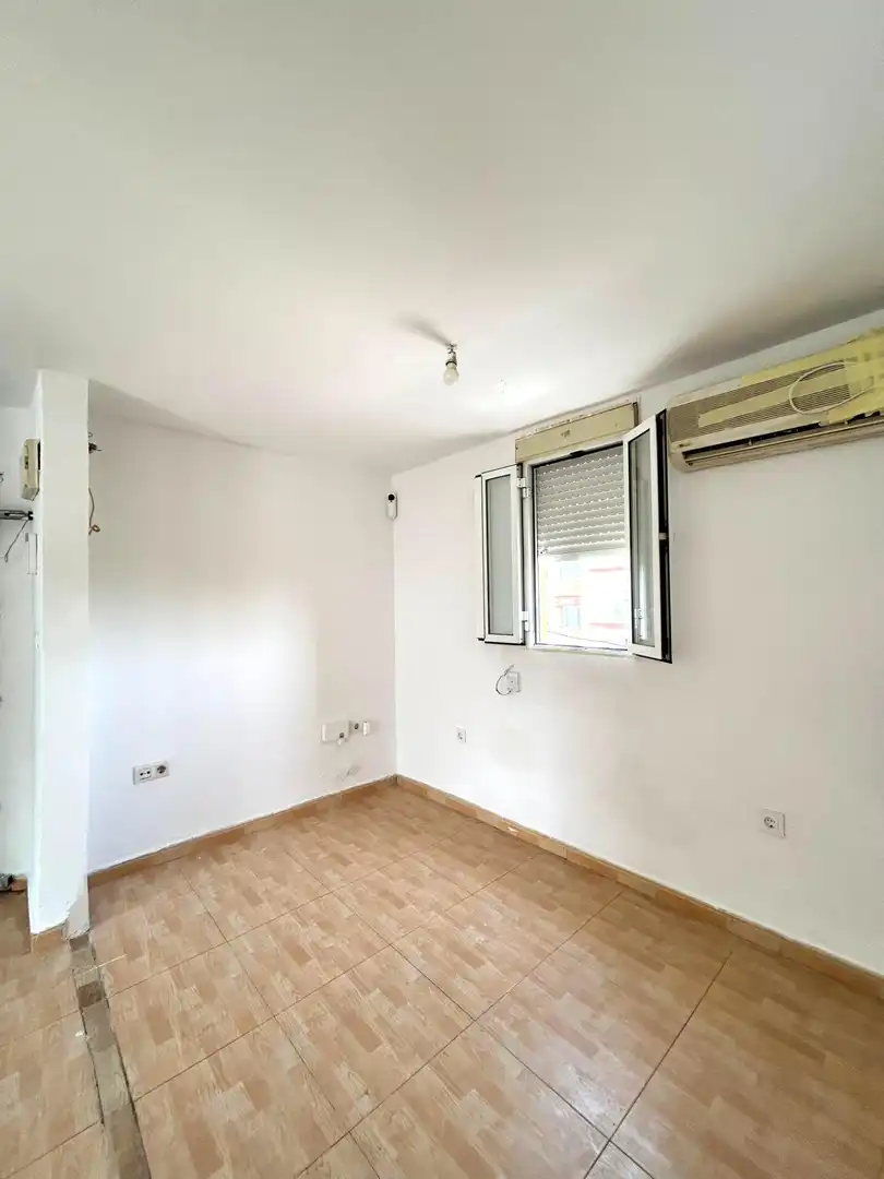Dormitori de Casa o xalet en venda en Sevilla amb Aire condicionat i Balcó