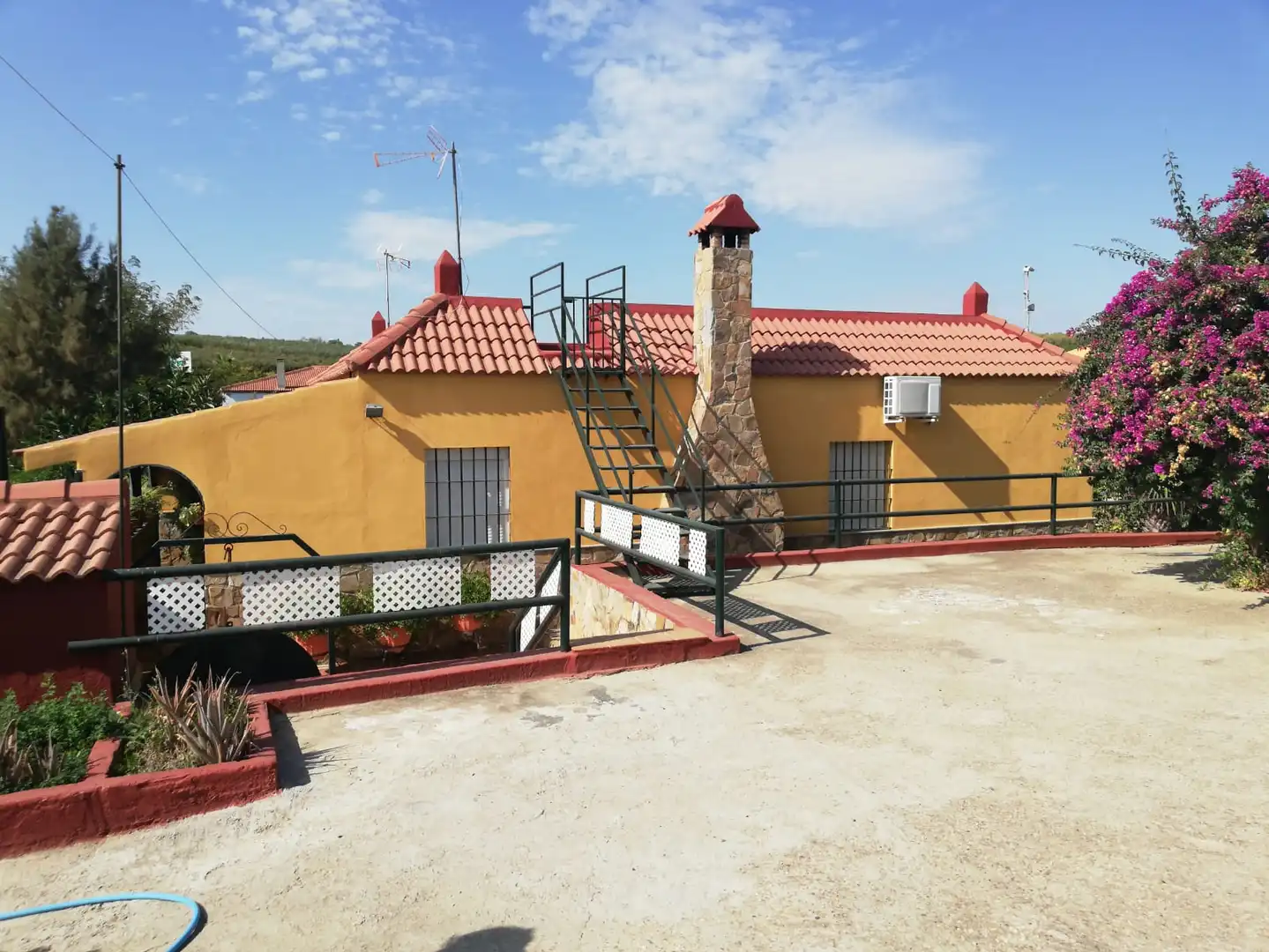 Chalet con piscina en venta en Carmona