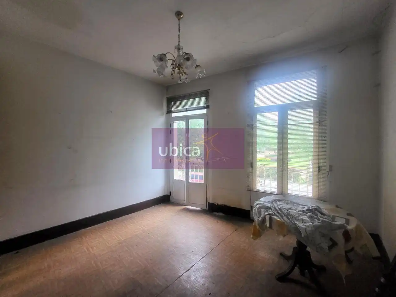 Dormitori de Casa adosada en venda en Vigo  amb Jardí privat