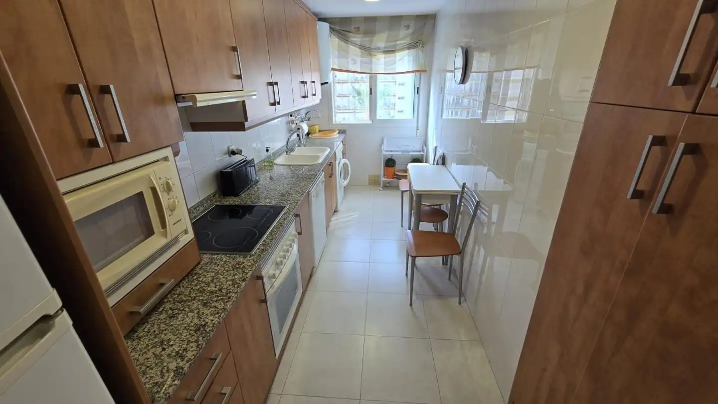 Cocina de Apartamento de alquiler en Gandia con Terraza, Amueblado y Piscina comunitaria