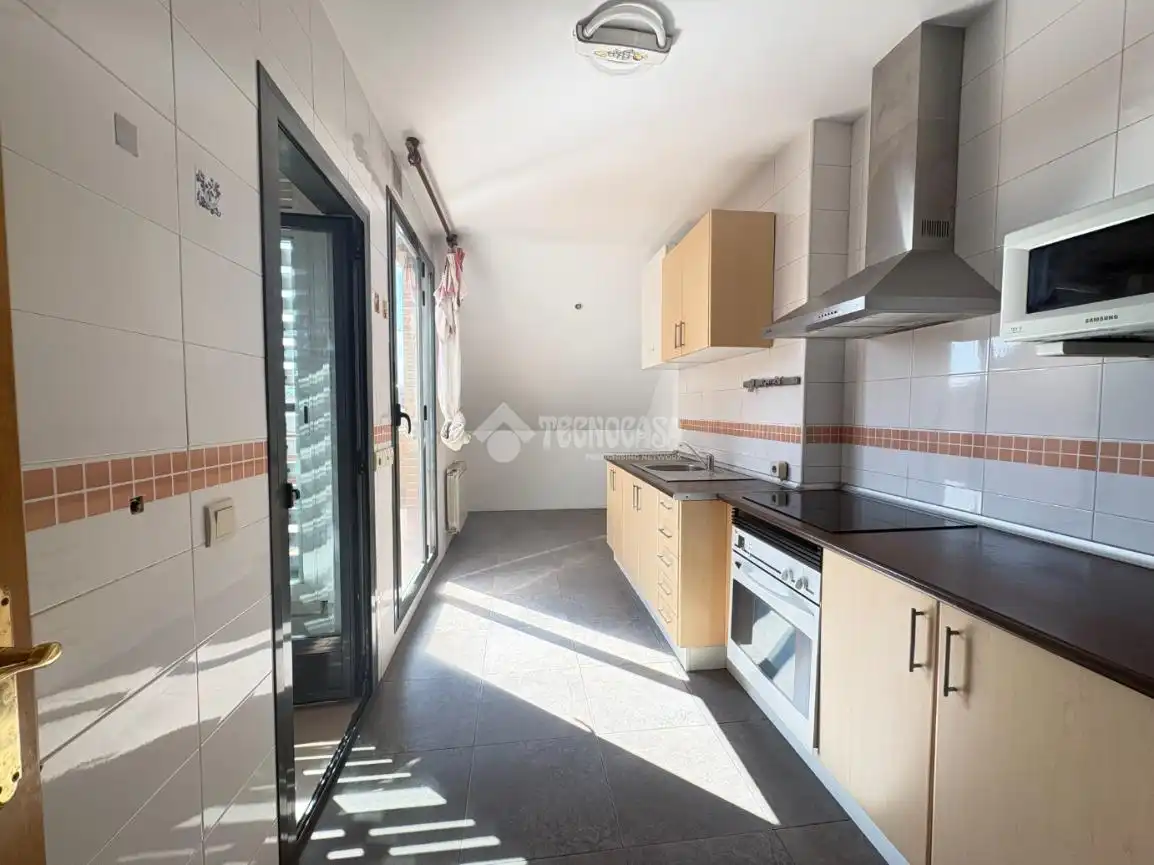 Kitchen of Flat for sale in Boadilla del Monte  with Terrace, Storage room and Community pool