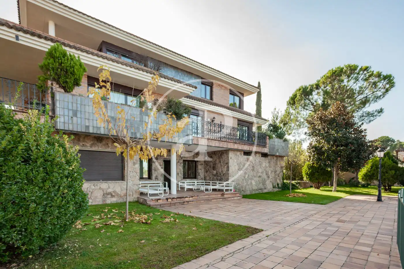Vista exterior de Casa o chalet en venta en Pozuelo de Alarcón con Aire acondicionado, Calefacción y Jardín privado