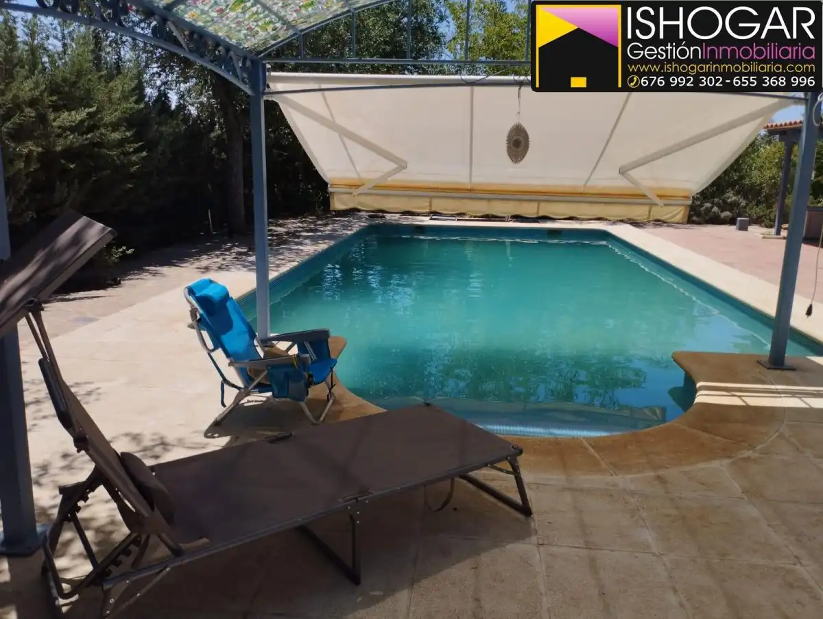 Chalet con piscina en venta en Valdepeñas, imagen 3