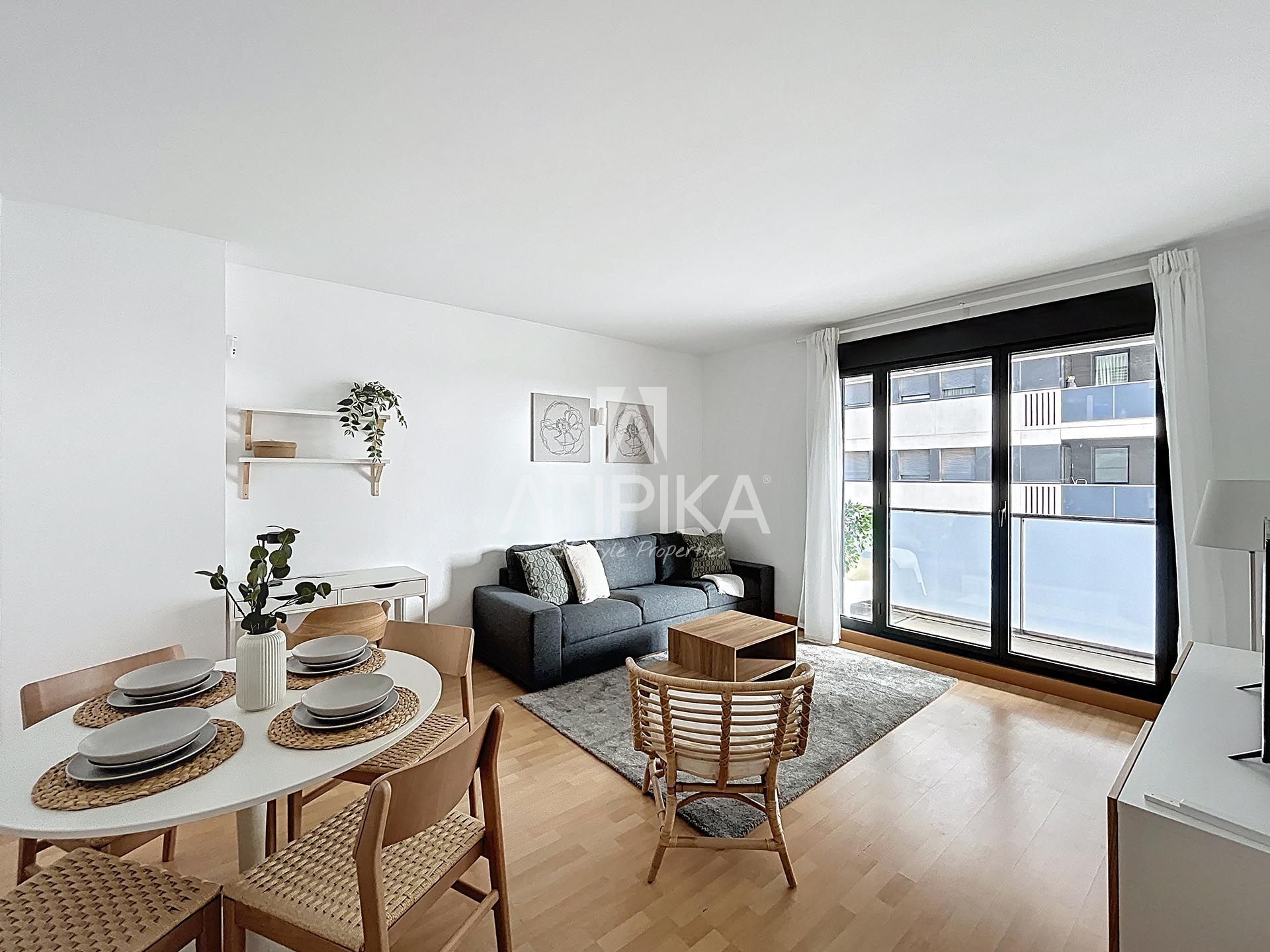 Living room of Flat for sale in L'Hospitalet de Llobregat  with Air Conditioner, Parquet flooring and Terrace
