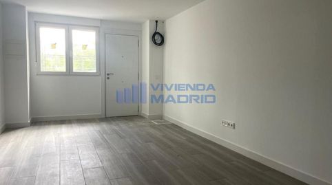 Foto 5 de Piso de alquiler en Badalona, Tres Olivos - Valverde, Madrid Capital