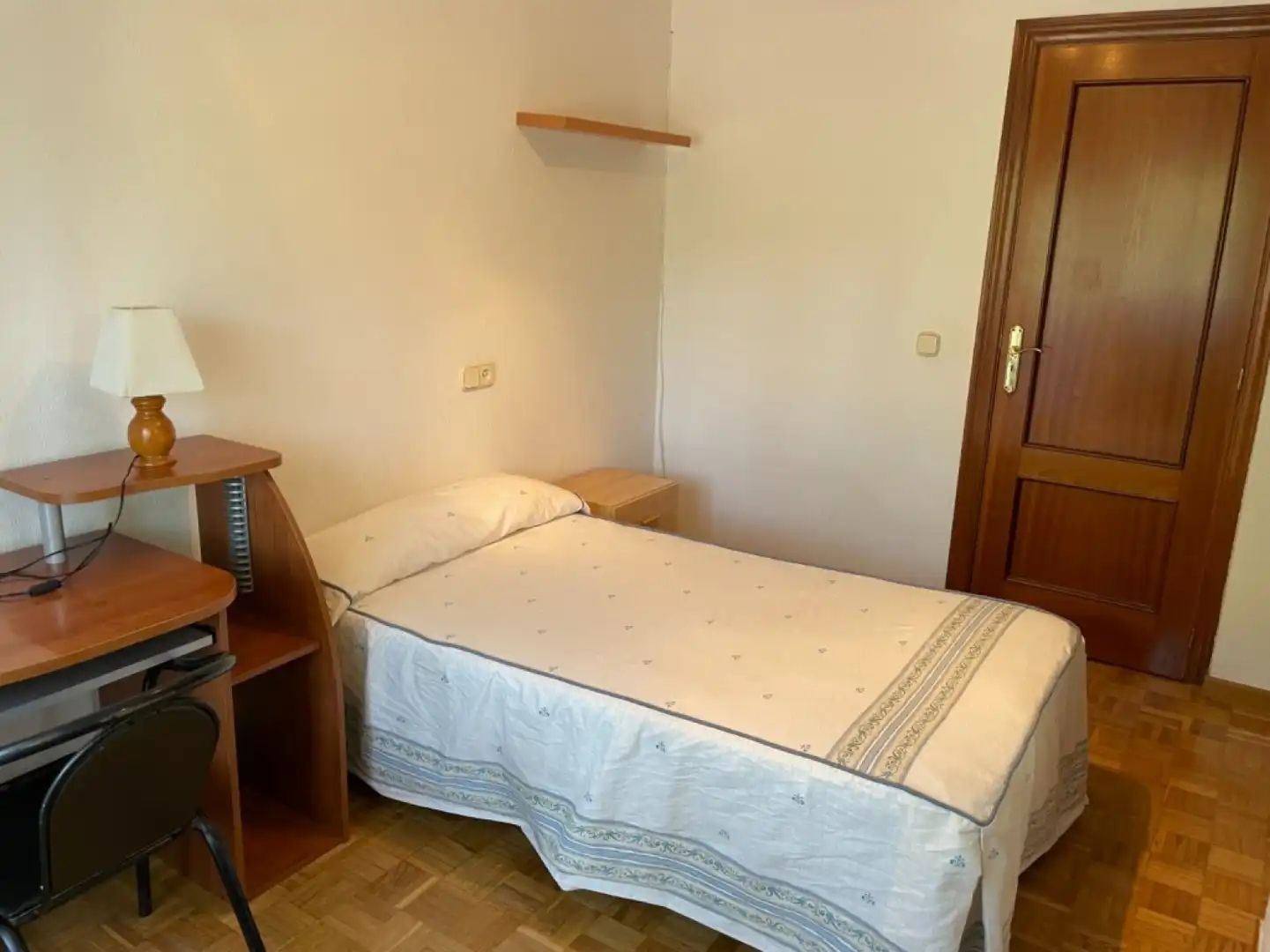 Bedroom of Flat for rent in Salamanca  with Heating, Private garden and Parquet flooring