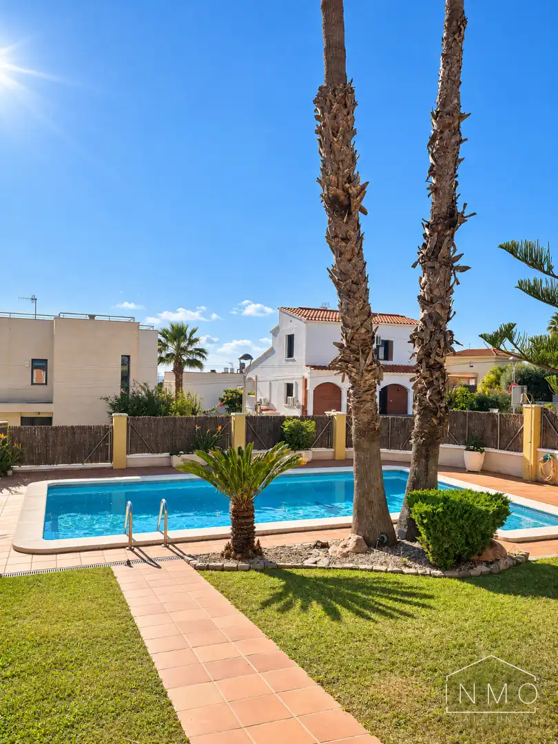 Piscina de Casa o xalet en venda en Ciutat Jardí Bonanova