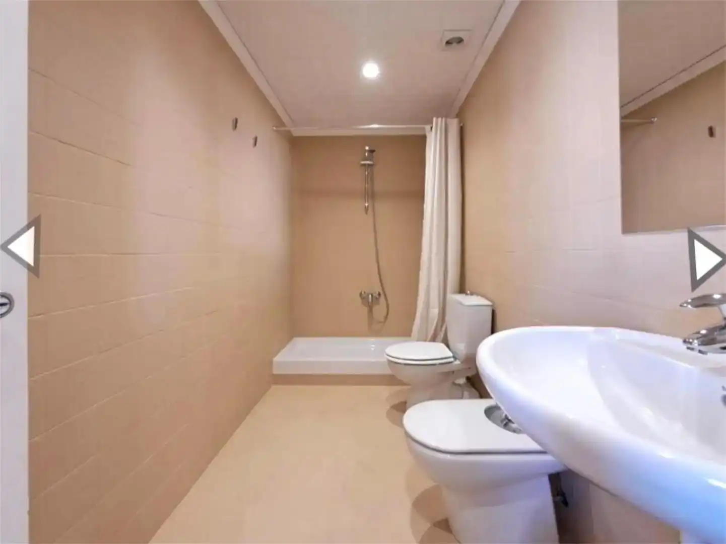 Bathroom of Flat for rent in Catarroja  with Air Conditioner and Furnished