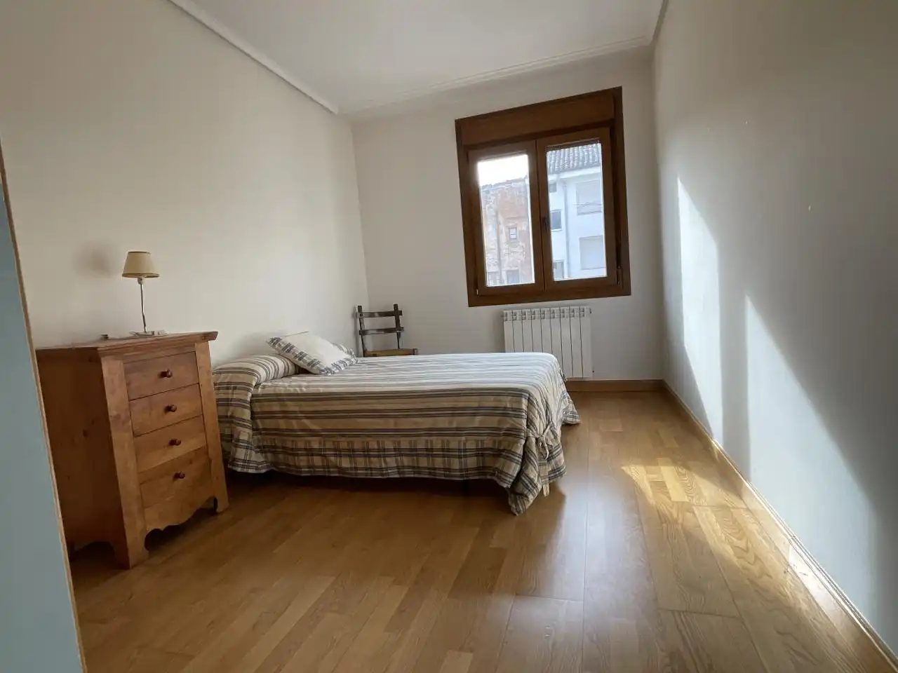 Dormitori de Dúplex en venda en Santo Domingo de la Calzada amb Calefacció, Parquet i Terrassa