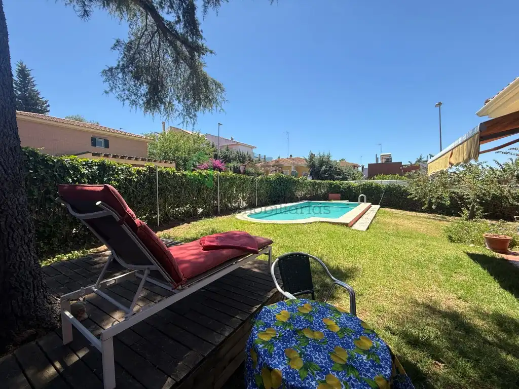 Jardí de Casa o xalet en venda en Badajoz amb Aire condicionat, Jardí privat i Piscina