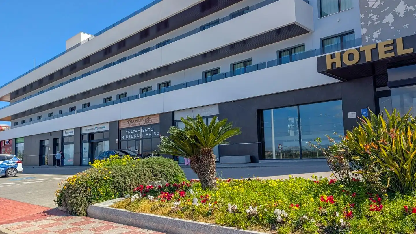Vista exterior de Casa adosada en venta en Santa Pola con Aire acondicionado, Jardín privado y Terraza
