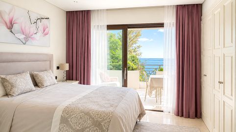 Exclusivo apartamento de alto standing con vistas frontales al mar en primera línea de playa  Doncella Beach, Estepona, imatge 3