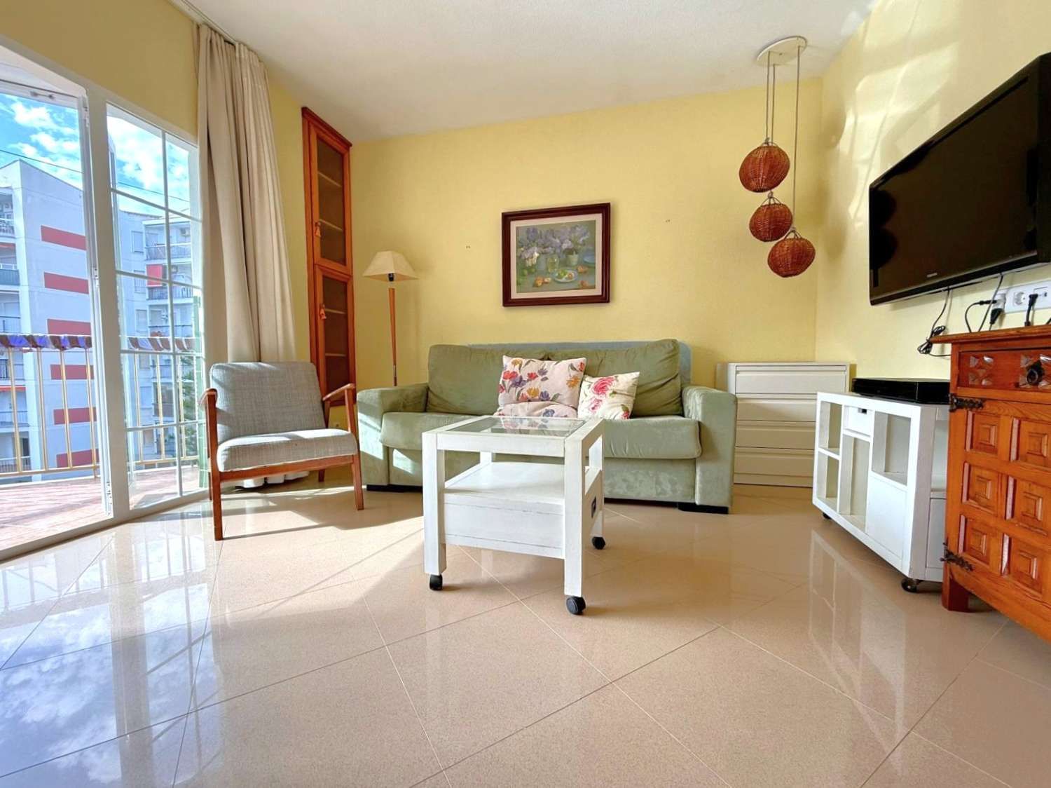 Sala d'estar de Apartament en venda en Salobreña amb Terrassa i Piscina