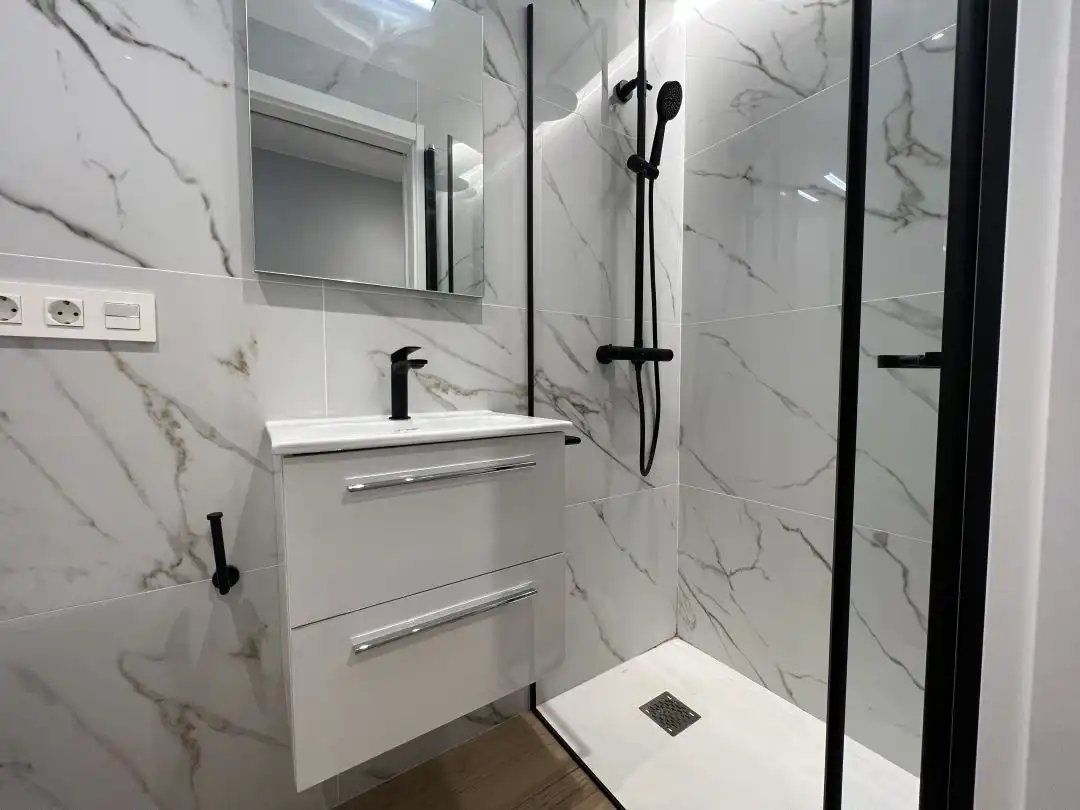 Baño de Piso de alquiler en Zarautz con Calefacción y Balcón