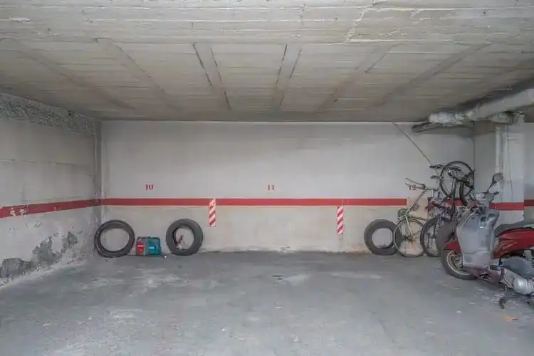Parking de Piso en venta en Benidorm con Terraza, Amueblado y Piscina comunitaria