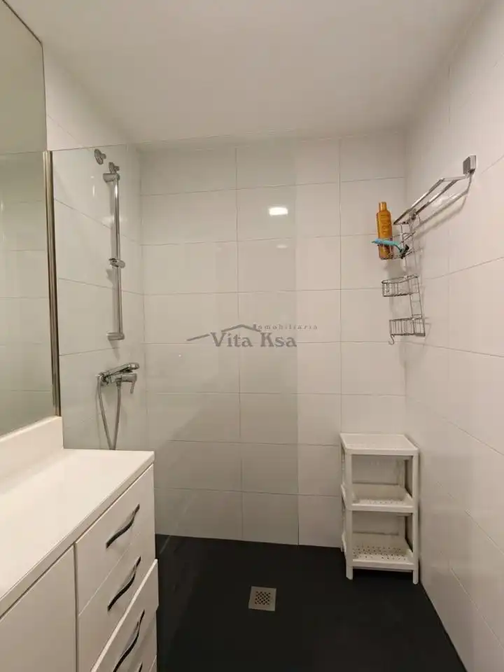 Bathroom of Flat for rent in Ourense Capital   with Heating, Parquet flooring and Furnished